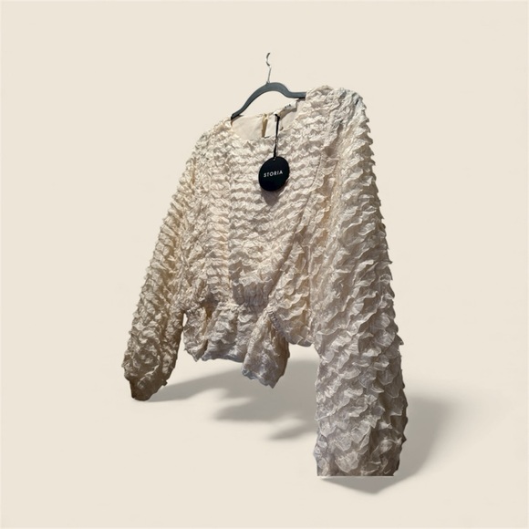 Storia Cream Textured Ruffle Top - Picture 2 of 4